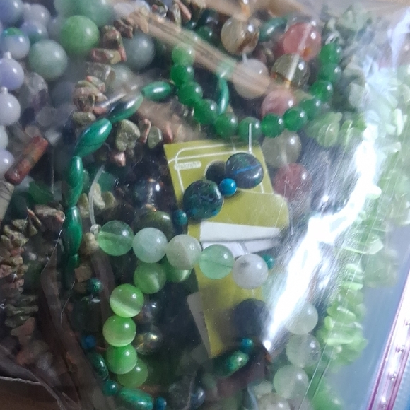 Full Quart Bag Lot of Mostly Gemstone Beads And 2 Packs of Seed Beads - Picture 3 of 11